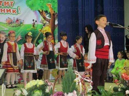 Фолклорна група за автентично пеене Китка в Чавдар-София - Народно читалище Надежда