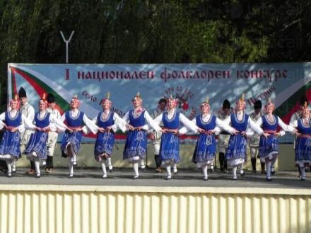 Самодейни състави в община Петрич - НЧ Димитър Благоев 1956 с. Първомай Самодейни състави в община Петрич - НЧ Димитър Благоев 1956 с. Първомай
